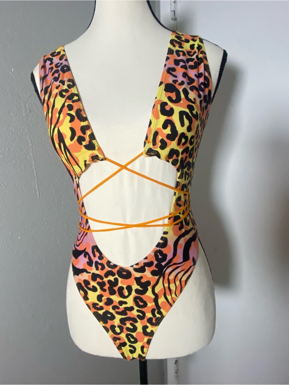 Icon Swim Orange Multicolor Cutout One Piece Swimsuit Size Small